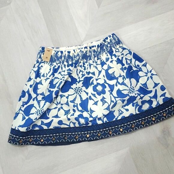 ✨️Hollister Sequin Floral Skirt, NWT,  Size Medium ✨️ - Picture 4 of 6